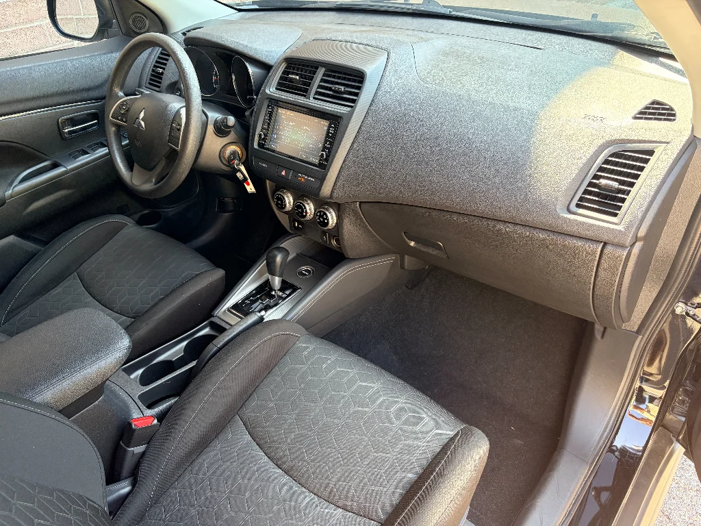 Used 2025 Labrador Black Pearl Mitsubishi ES image 20
