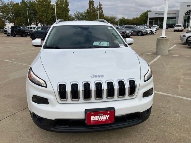 Certified Used 2017 Bright White Clearcoat Jeep Latitude image 2