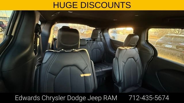2026 Chrysler Pacifica Select - Photo 37