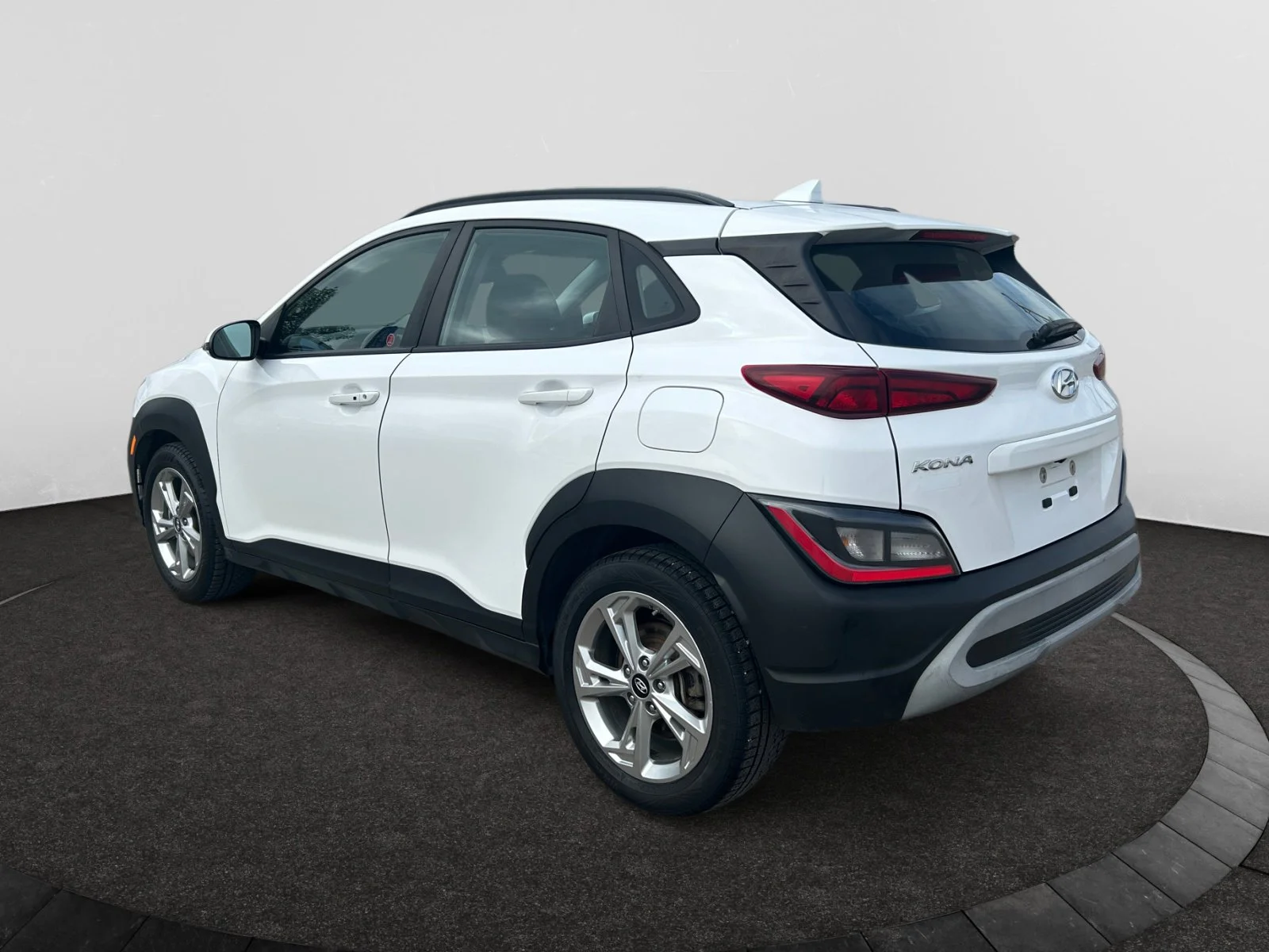 Used 2022 White Hyundai Preferred AWD image 3