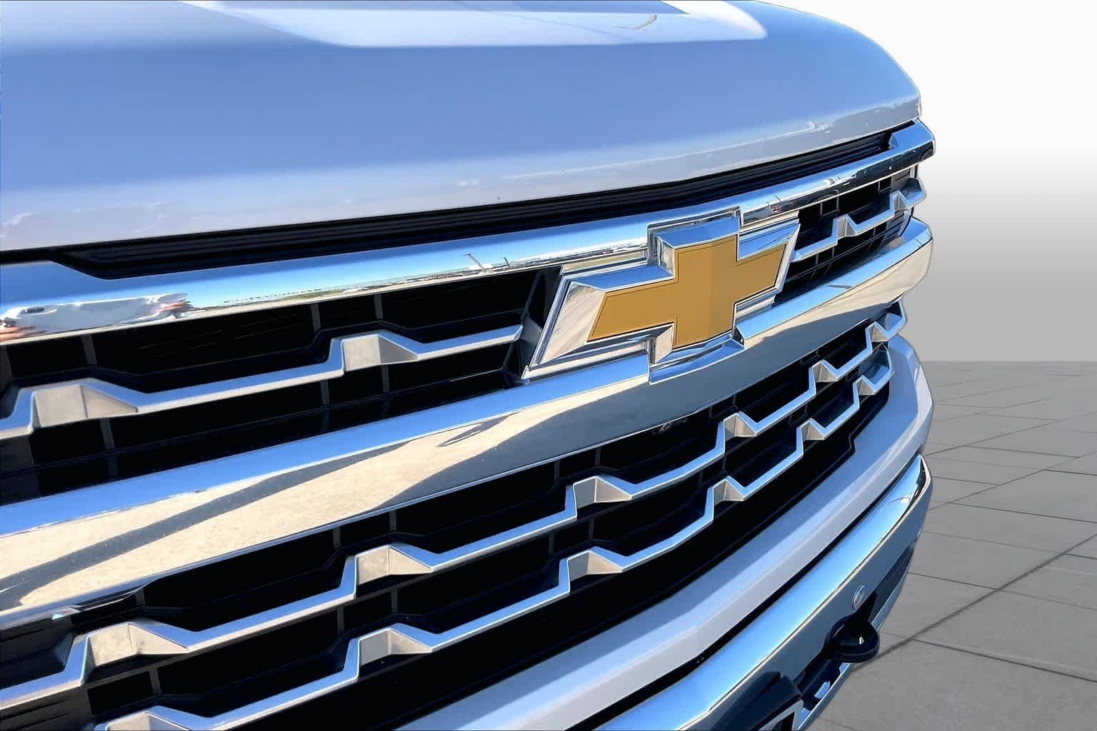 Used 2022 Iridescent Pearl Tricoat Chevrolet LTZ image 30