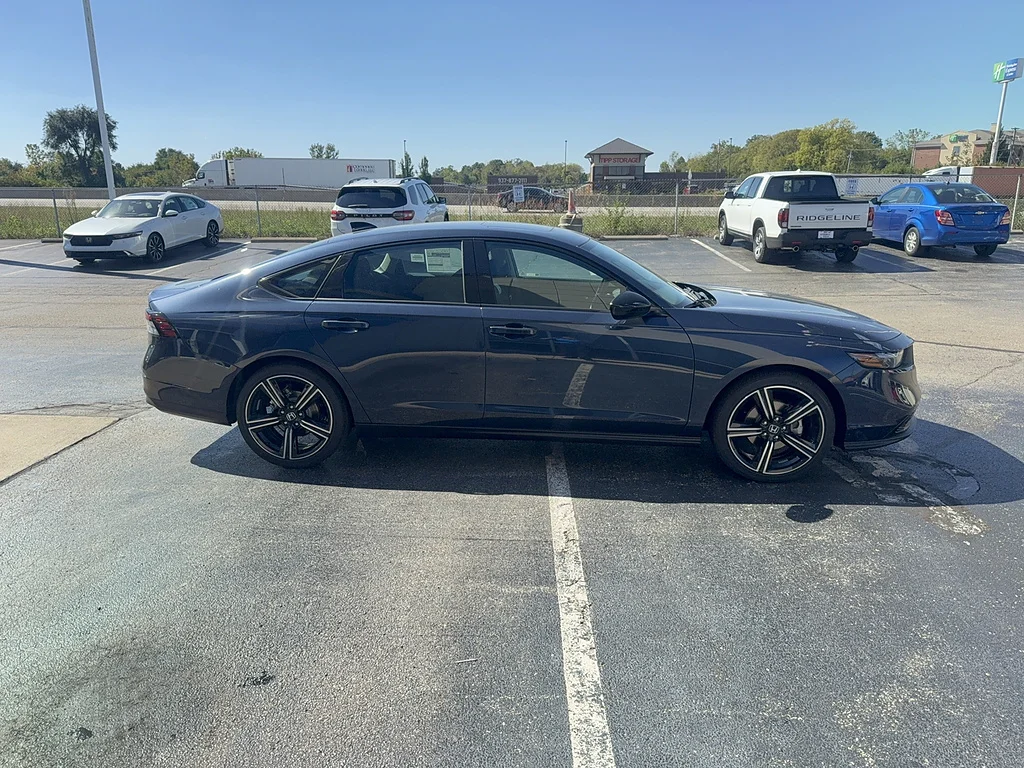 2026 Honda Accord Sedan SE, photo 3 of 12