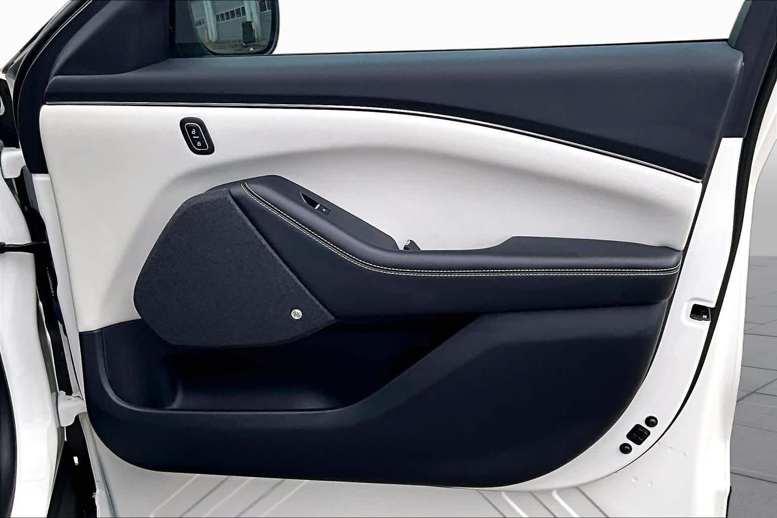 Certified Used 2023 Star White Metallic Tri-Coat Ford Premium image 20