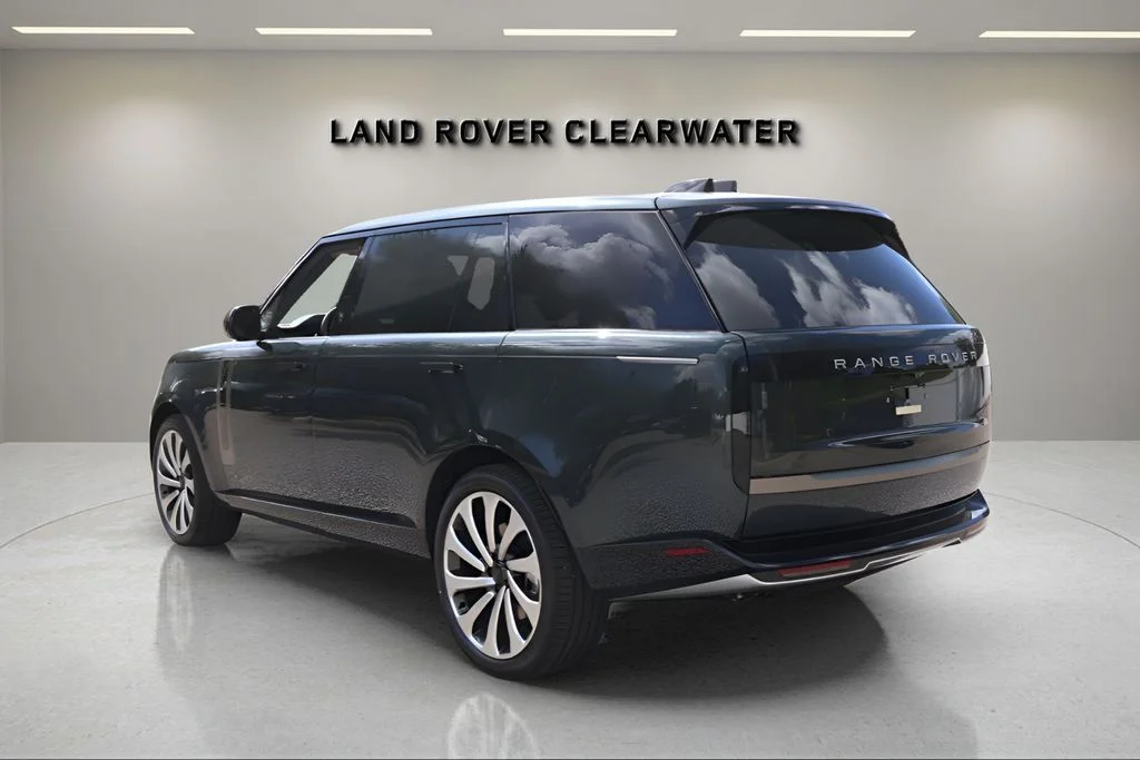 New 2026 Belgravia Green Land Rover SE image 3
