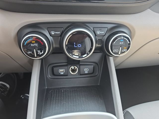 Used 2025 White Hyundai SEL image 23