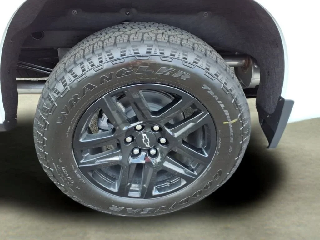 New 2026 Summit White Chevrolet RST image 33