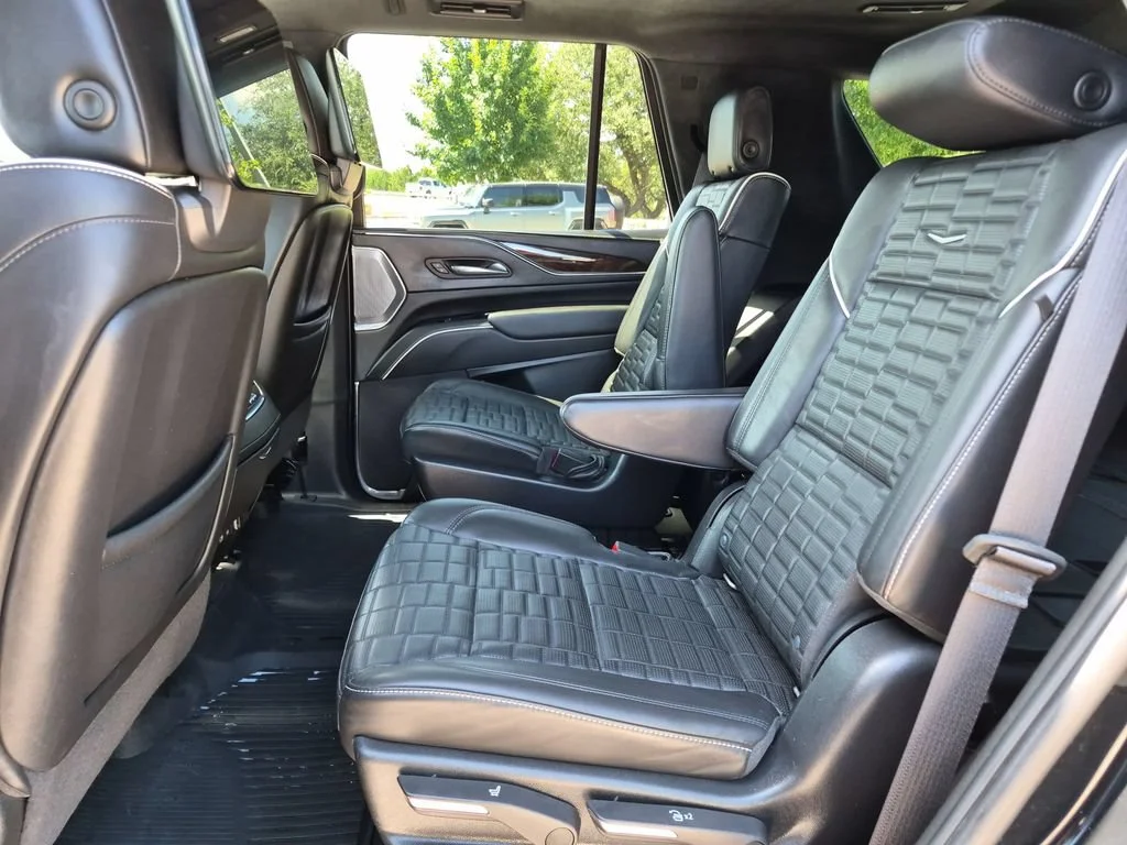 Used 2022 BLACK RAVEN Cadillac Premium Luxury Platinum image 38