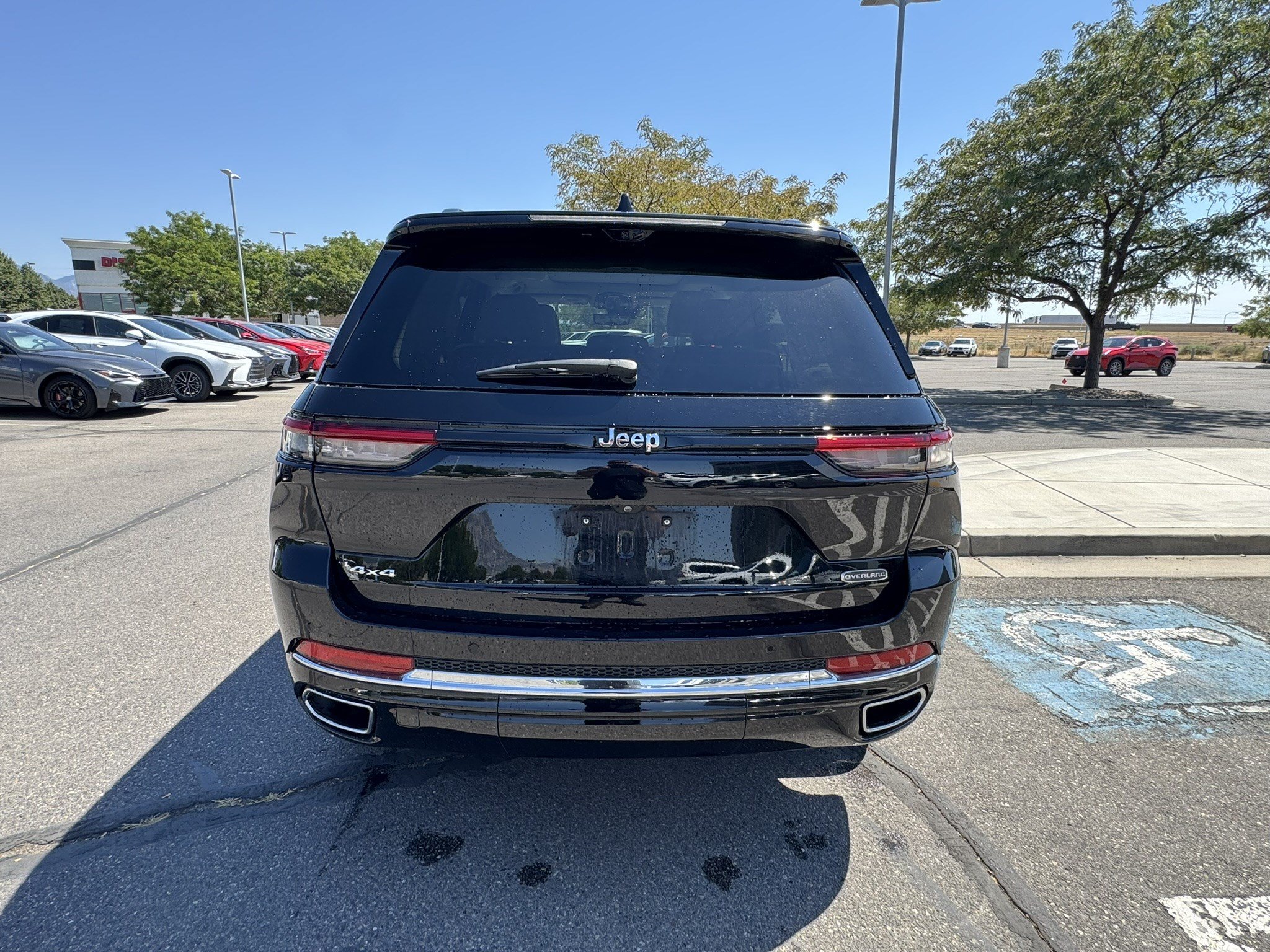 Used 2023 Diamond Black Crystal Pearlcoat Jeep Overland image 4