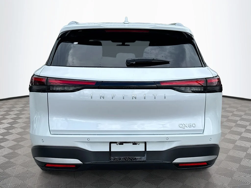 New 2027 RADIANT WHITE INFINITI Luxe FWD image 6