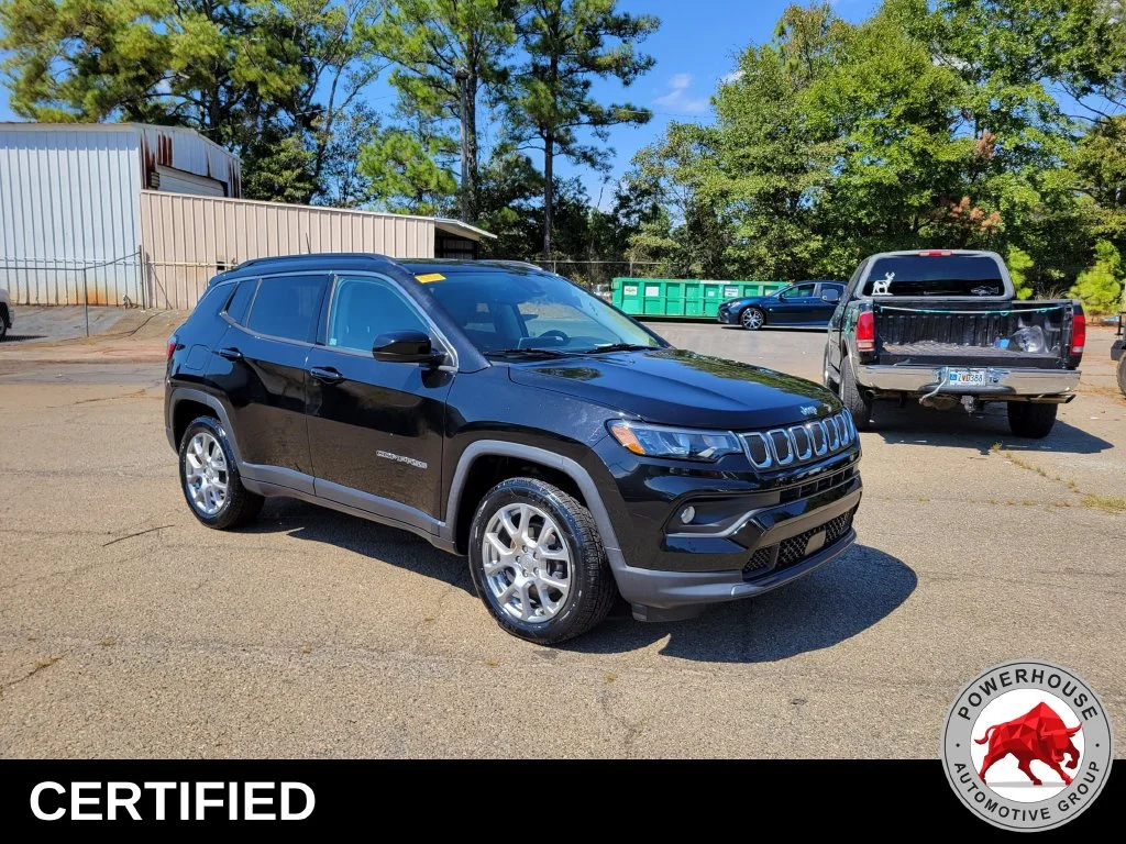 Used 2022 Black Jeep Latitude Lux image 9
