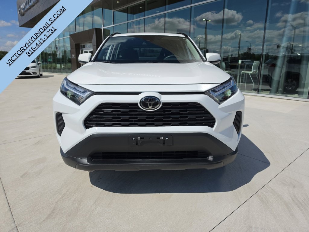 Used 2025 White Toyota XLE image 9