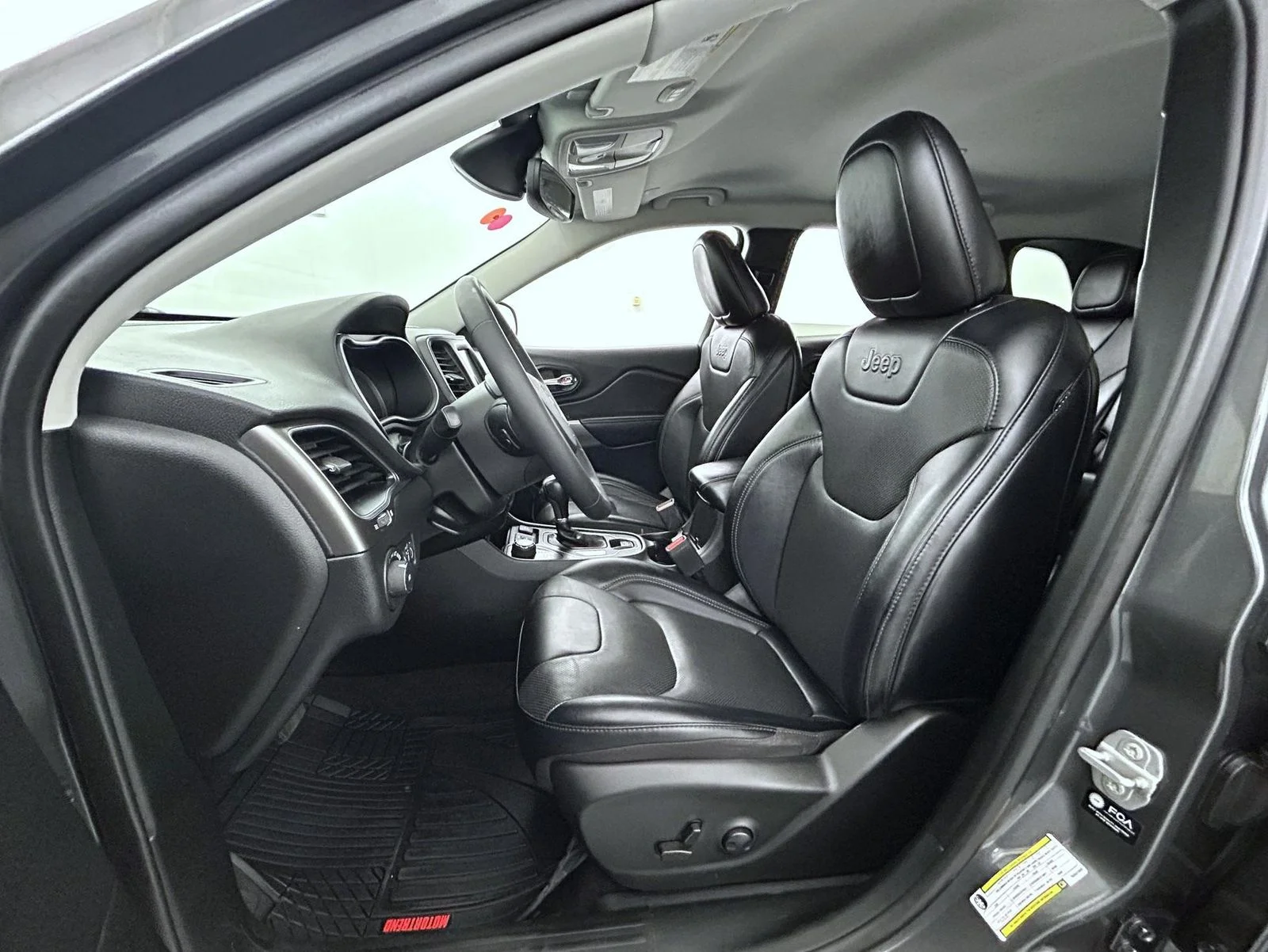 Used 2022 Gray Jeep Latitude Lux image 10