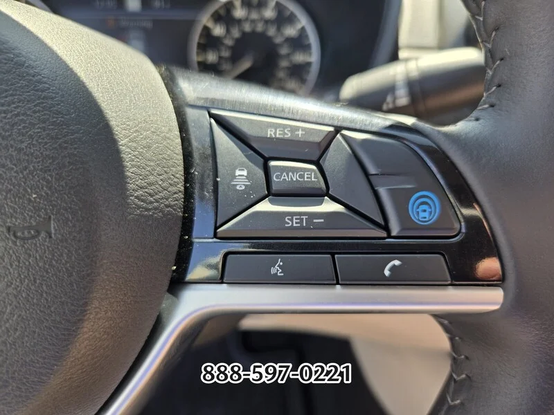 Used 2024 Scarlet NISSAN 2.5 SV image 28