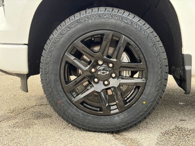 Used 2022 Summit White Chevrolet RST image 2