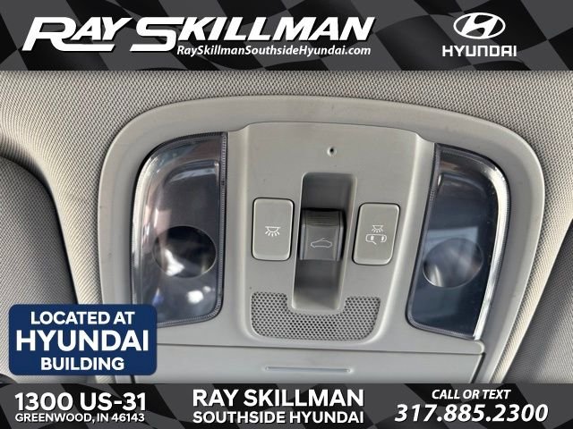 Used 2016 Black Kia EX image 29