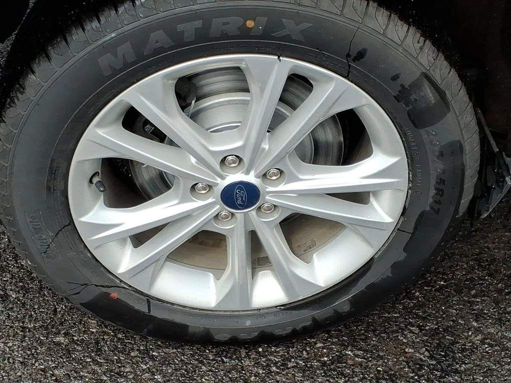 Used 2019 Gray Ford SEL image 10