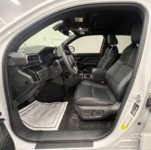 Used 2025 WIND CHILL PEARL Toyota  image 22