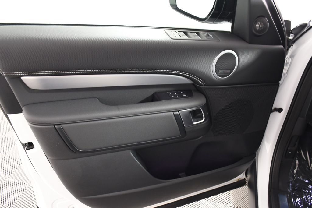 Certified Used 2025 Fuji White Land Rover Dynamic SE image 14
