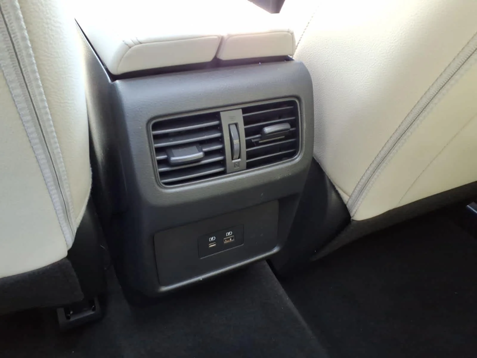 Certified Used 2023 Pearl White Tricoat/Super Black Nissan SL image 13