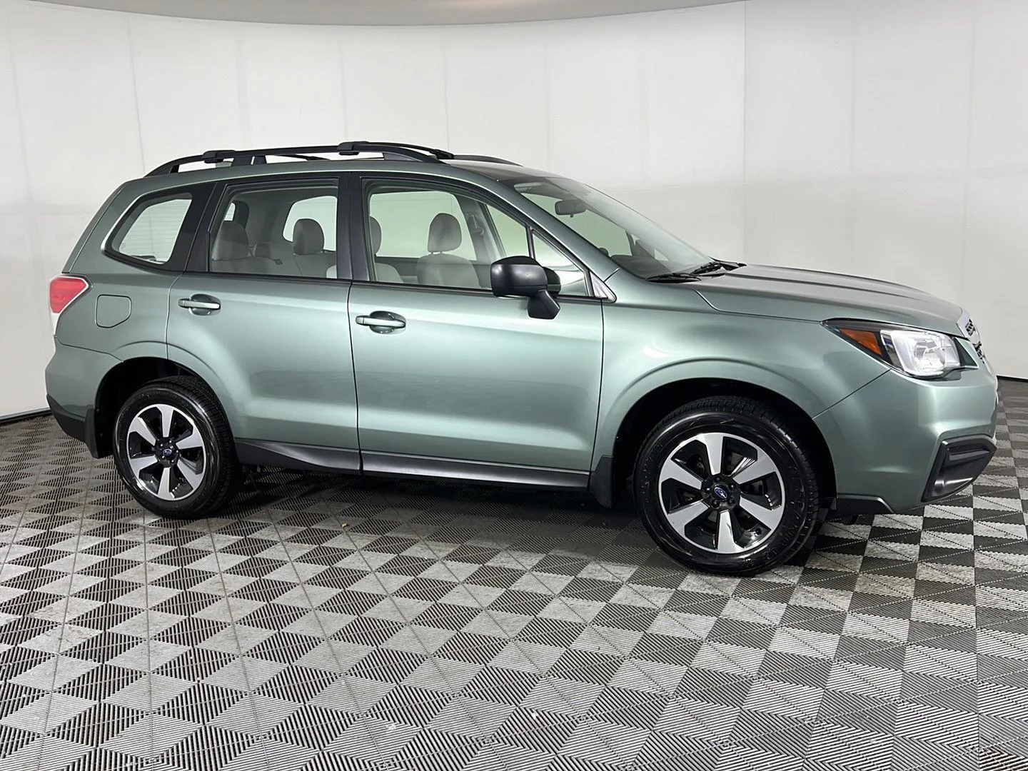 Used 2017 Jasmine Green Metallic Subaru 2.5i image 3