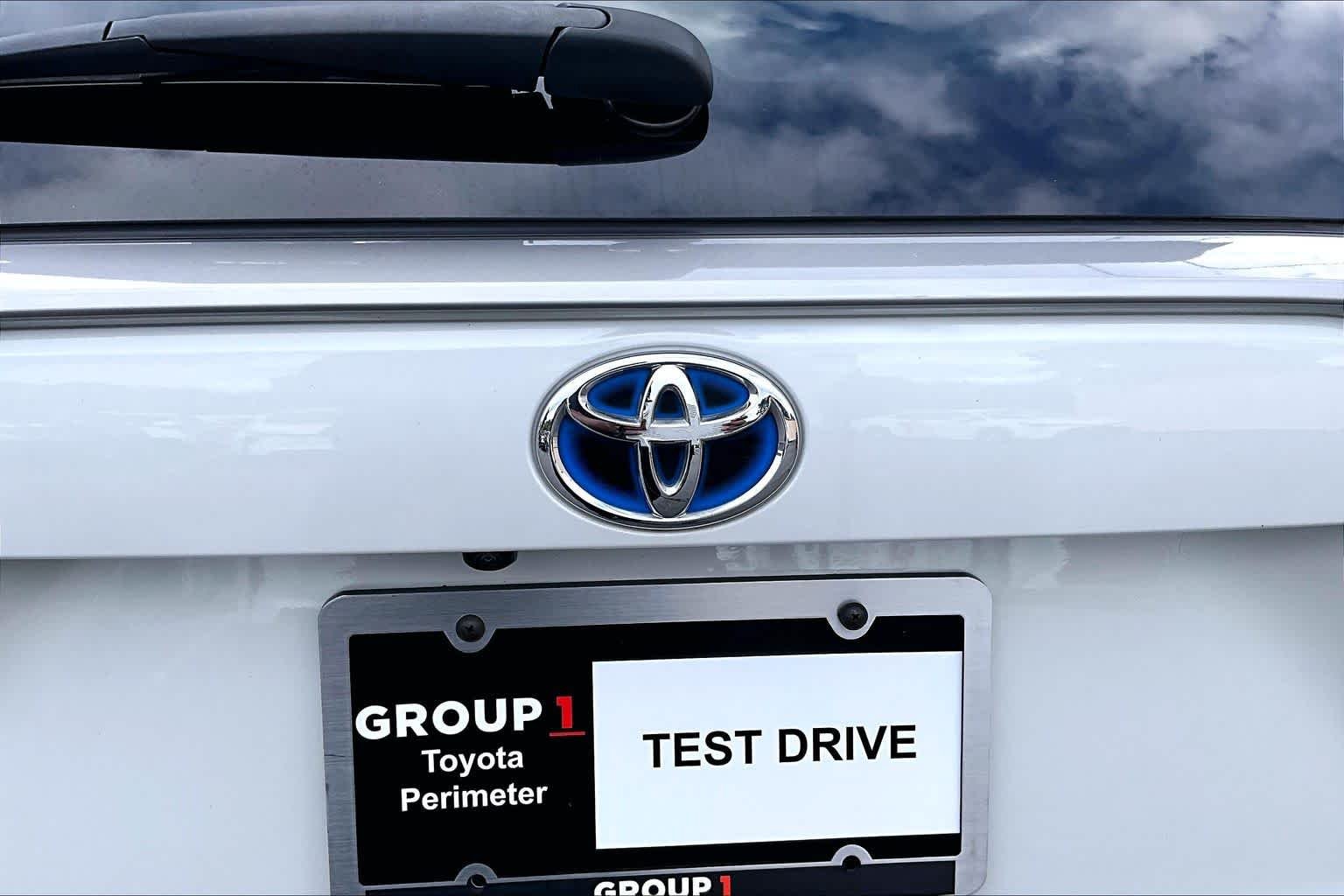 Used 2023 Wind Chill Pearl/Midnight Black Metallic Toyota Hybrid XSE image 31