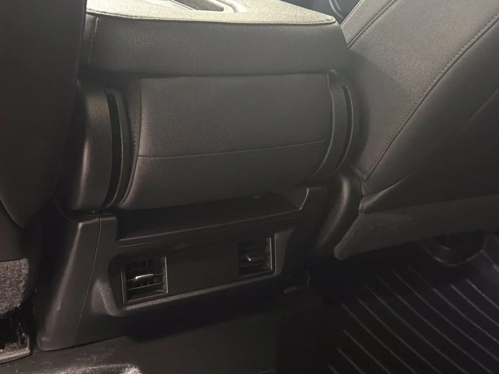 Used 2021 Summit White GMC Base image 31