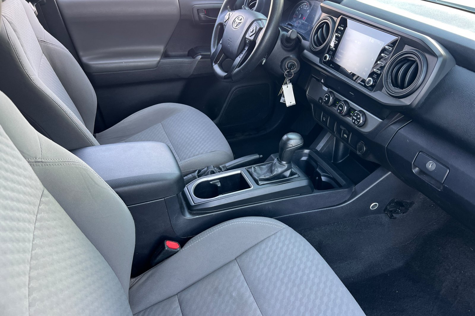 Used 2022 White Toyota SR image 15