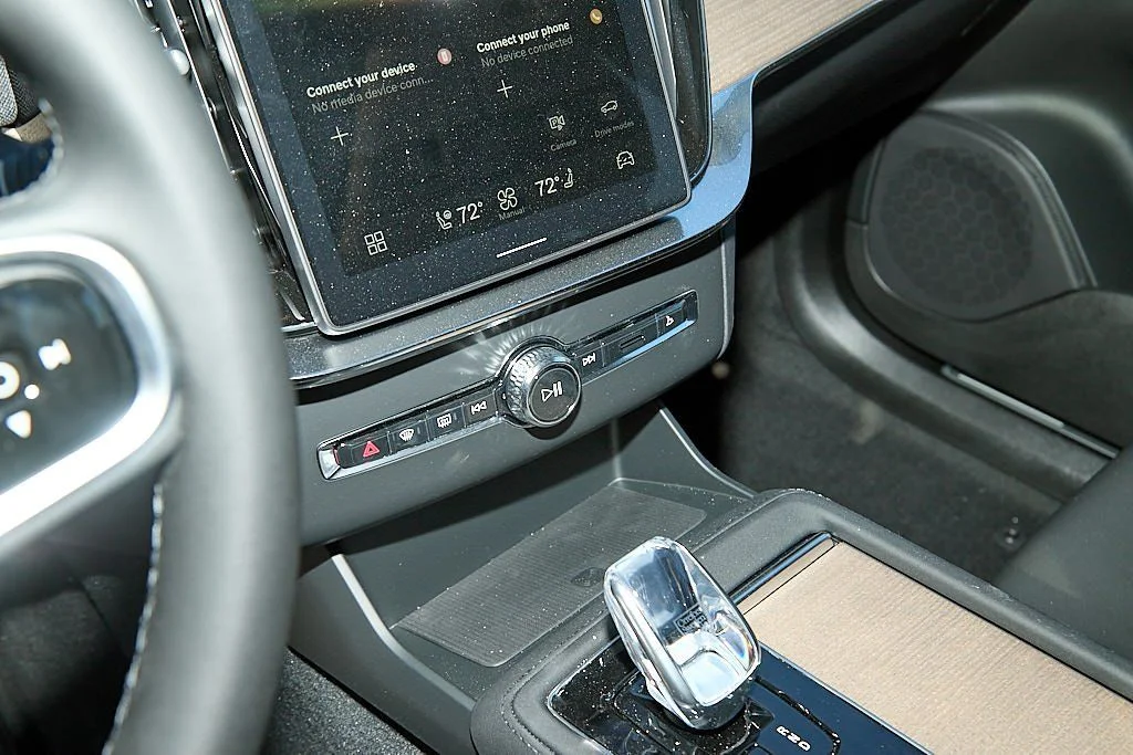 New 2026 Aurora Silver Volvo Plus image 16