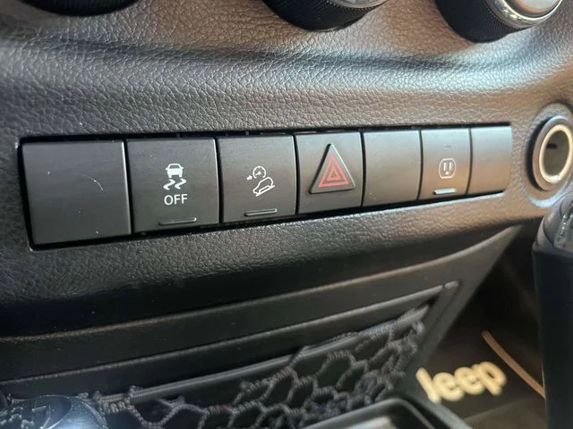 Used 2016 Gray Jeep Unlimited Sahara image 30