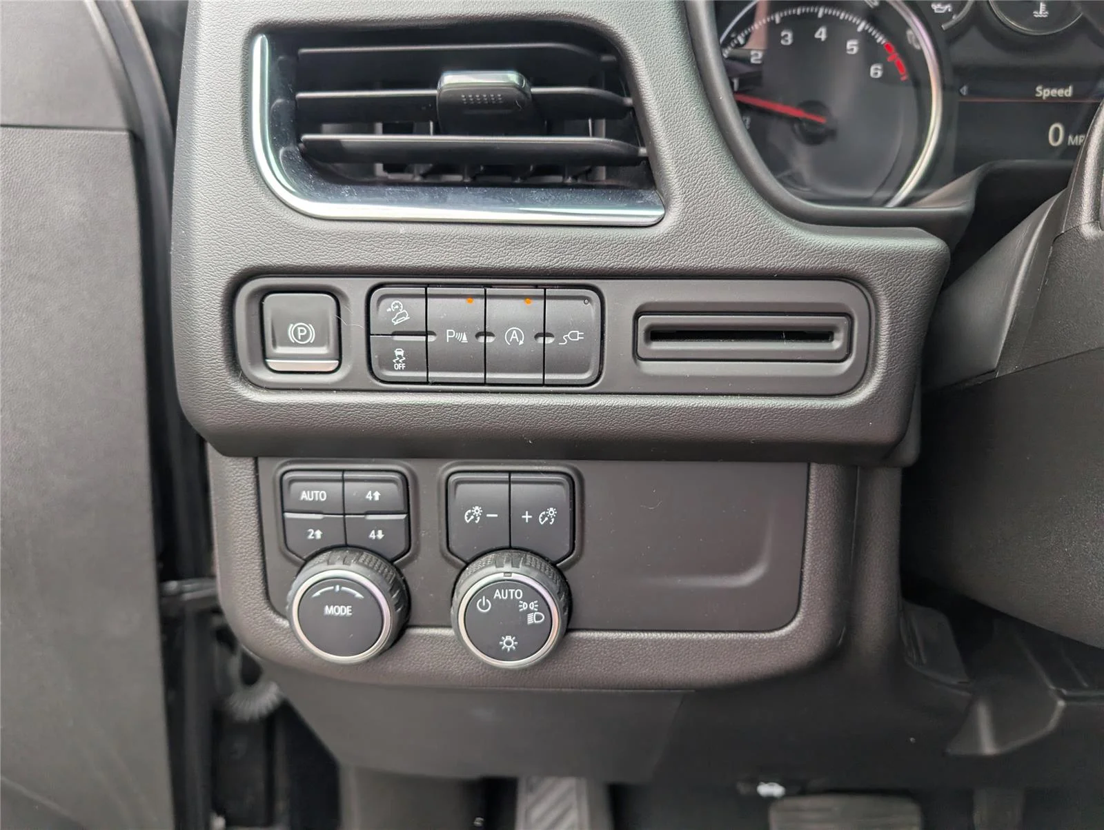 Used 2021 BLACK Chevrolet Z71 image 27