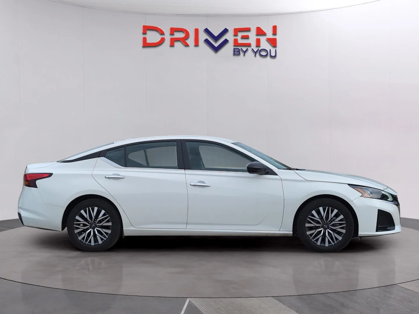 Used 2025 Glacier White Nissan SV image 6
