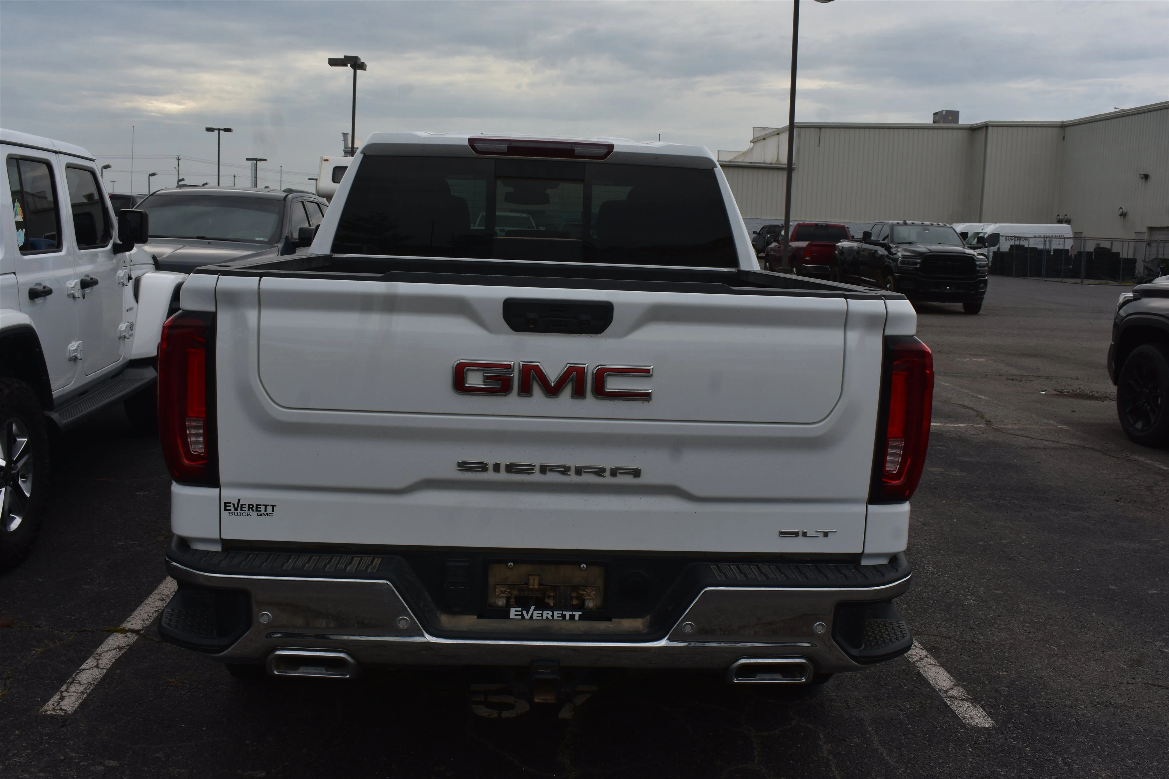 Used 2025 Summit White GMC SLT image 4