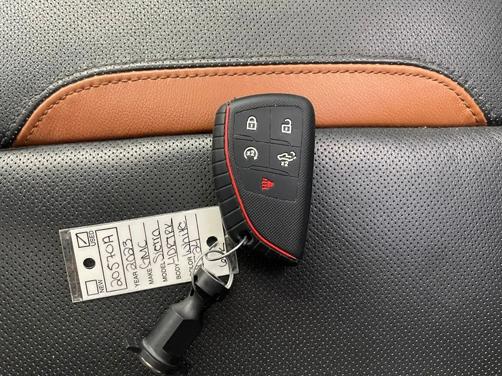 Used 2023 White GMC AT4 image 18