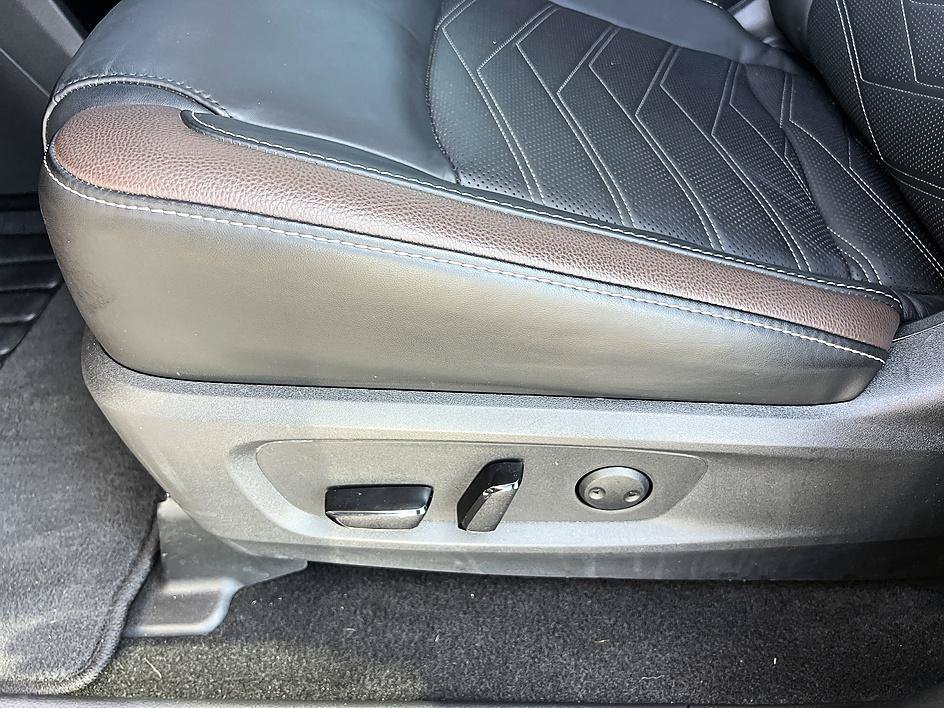 Used 2023 Baja Storm/Super Black Roof Nissan Platinum image 22