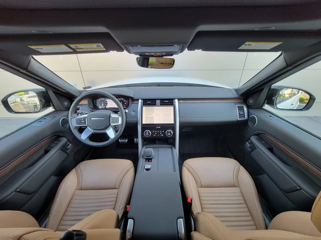 Certified Used 2025 White Land Rover Dynamic SE image 31