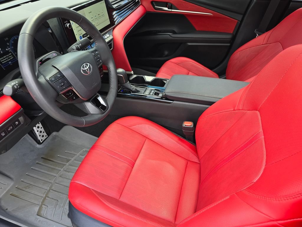 Used 2025  Toyota  image 17