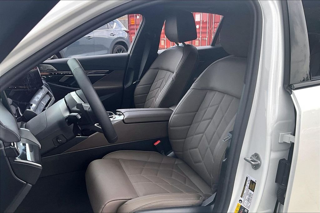 Used 2026 White BMW 550e xDrive image 16