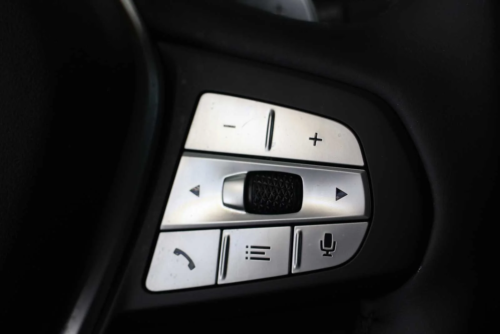 Used 2024 Alpine White BMW sDrive30i image 23