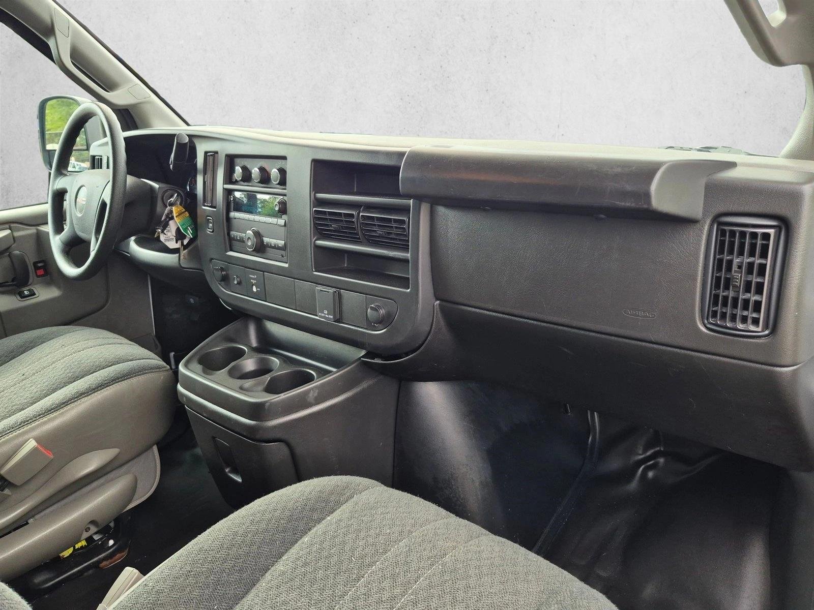 Used 2025 Summit White GMC  image 21