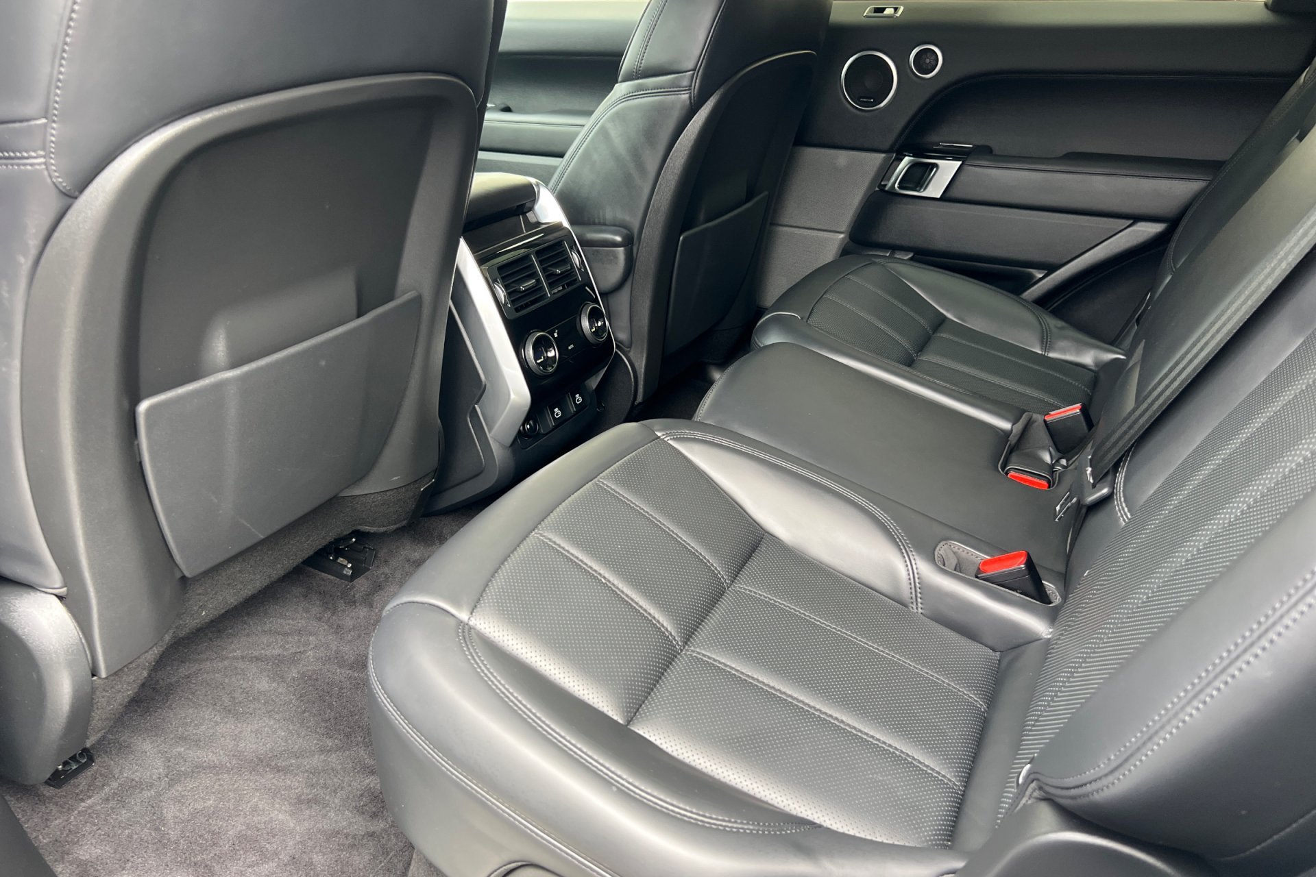 Used 2022 Fuji White Land Rover HSE Silver Edition image 4