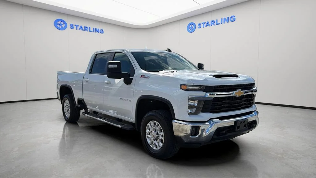 Used 2026 Summit White Chevrolet LT image 29