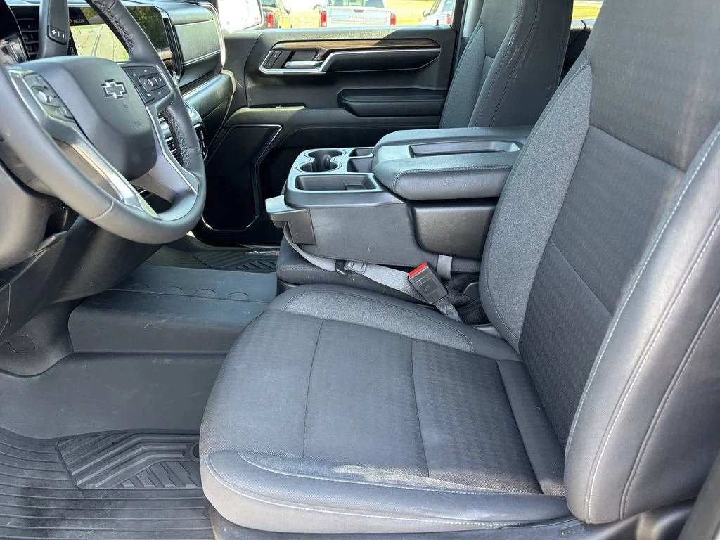 Used 2024 Summit White Chevrolet RST image 17