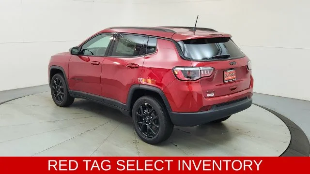 New 2026 Red Hot Pearl-Coat Exterior Paint Jeep Latitude image 7