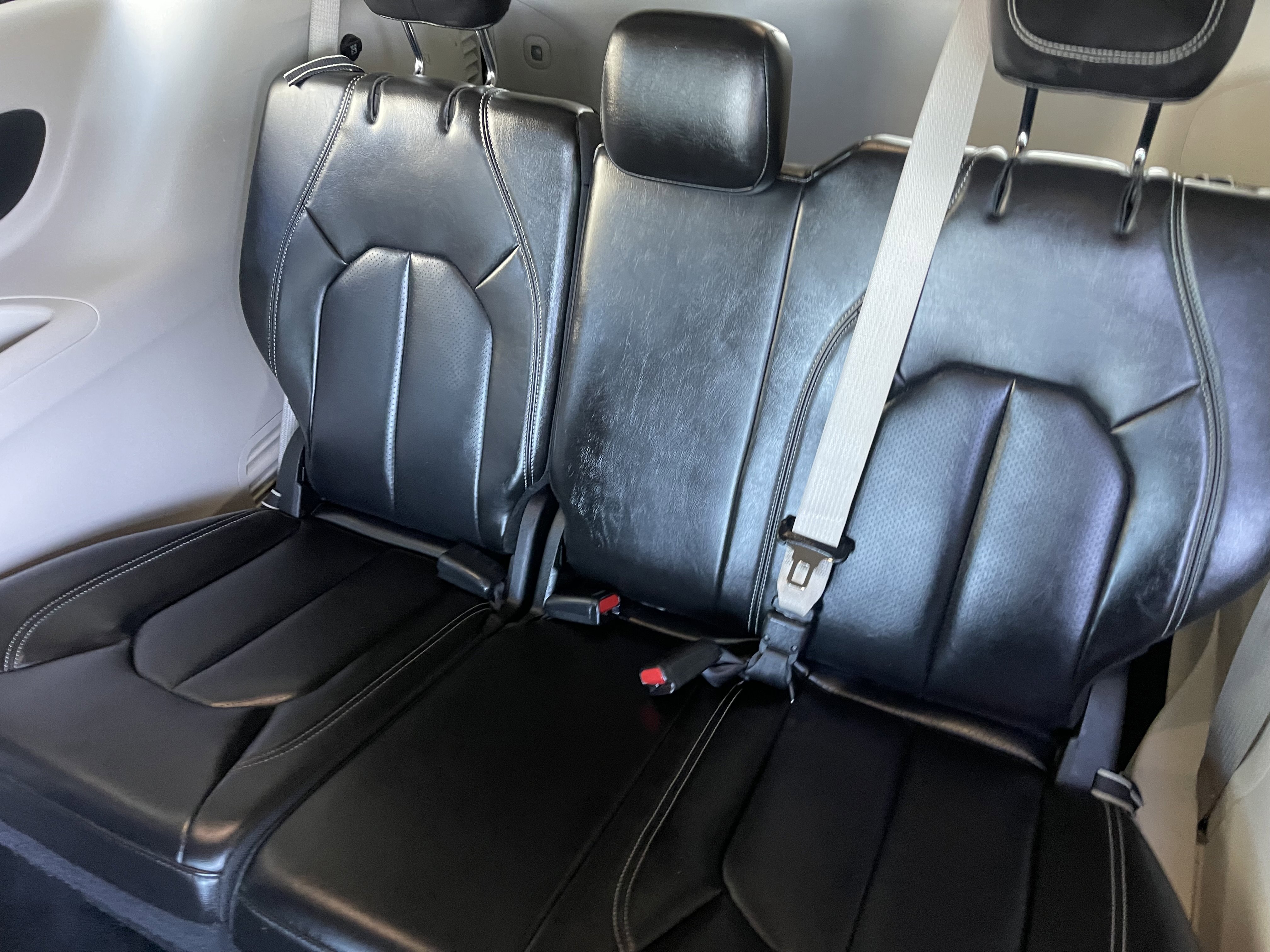 Used 2023 Silver Chrysler Touring L image 18