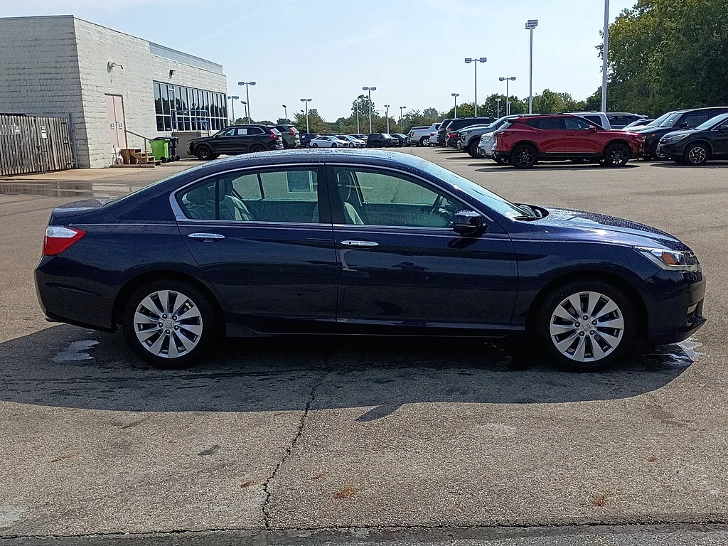 Used 2014 Obsidian Blue Pearl Honda EX image 2