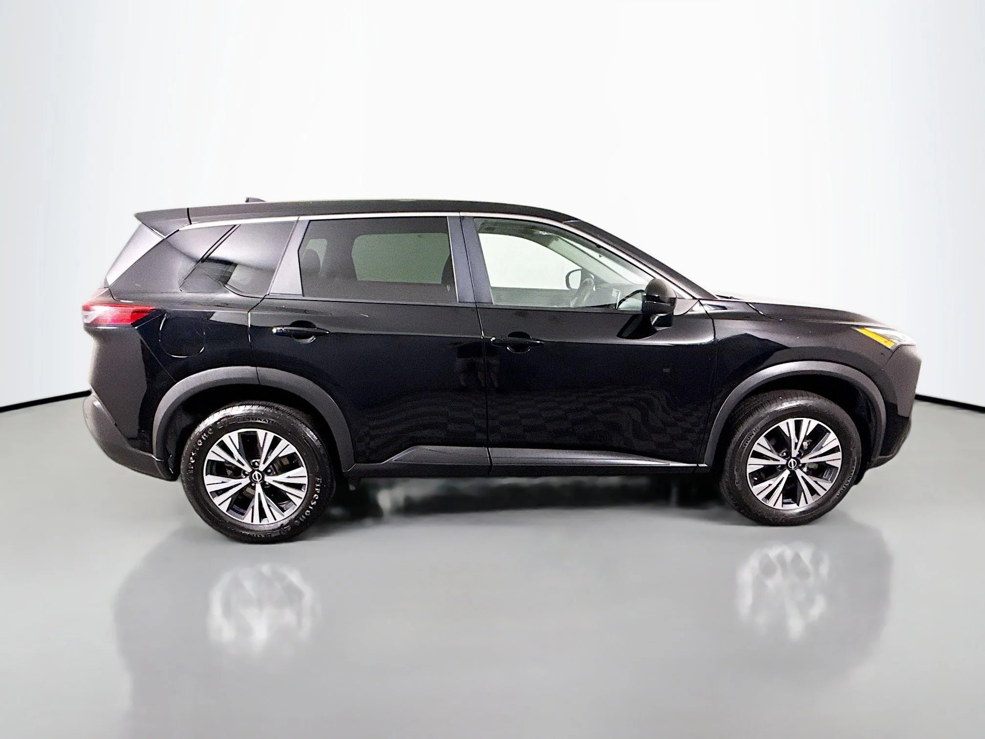 Used 2022 Super Black Nissan SV image 8