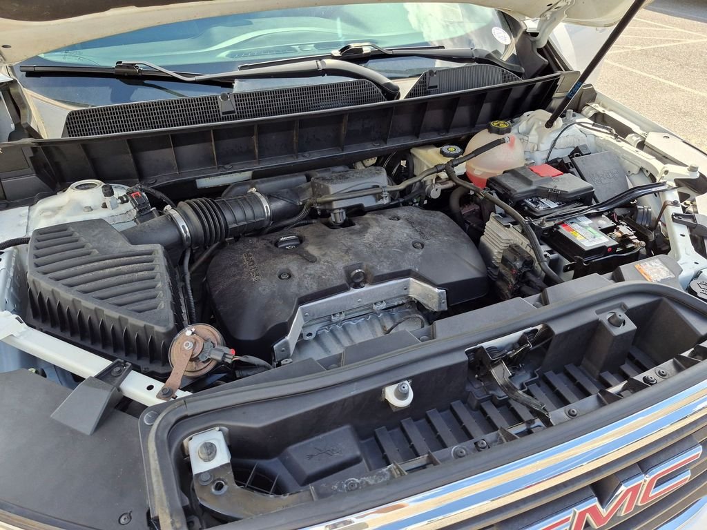 Used 2018 White GMC SLE-1 image 12