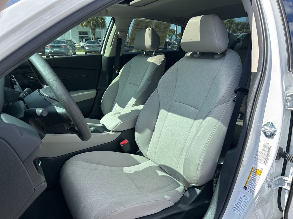 Used 2025  Honda SE image 19