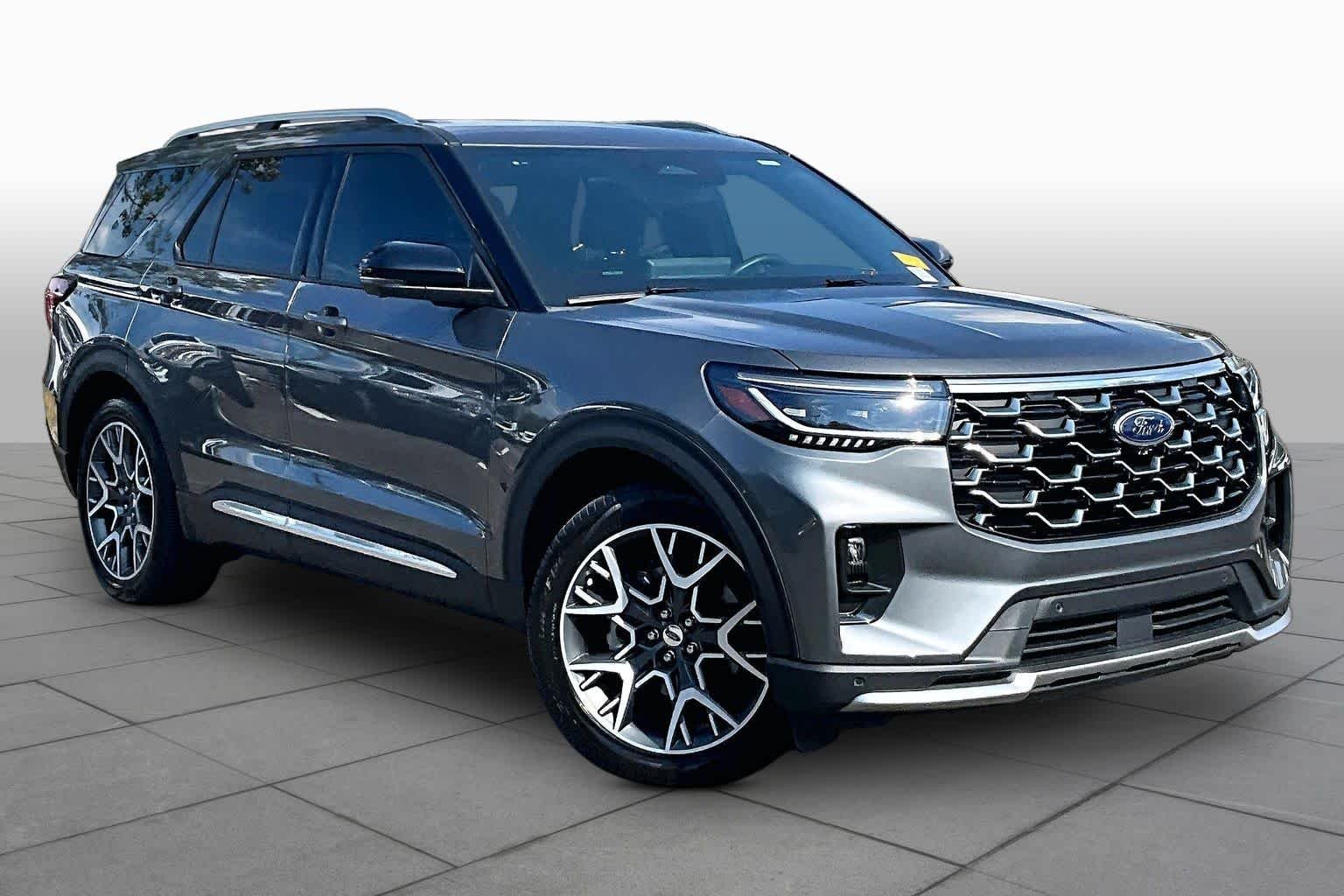 Used 2025 Carbonized Gray Metallic Ford Platinum image 3