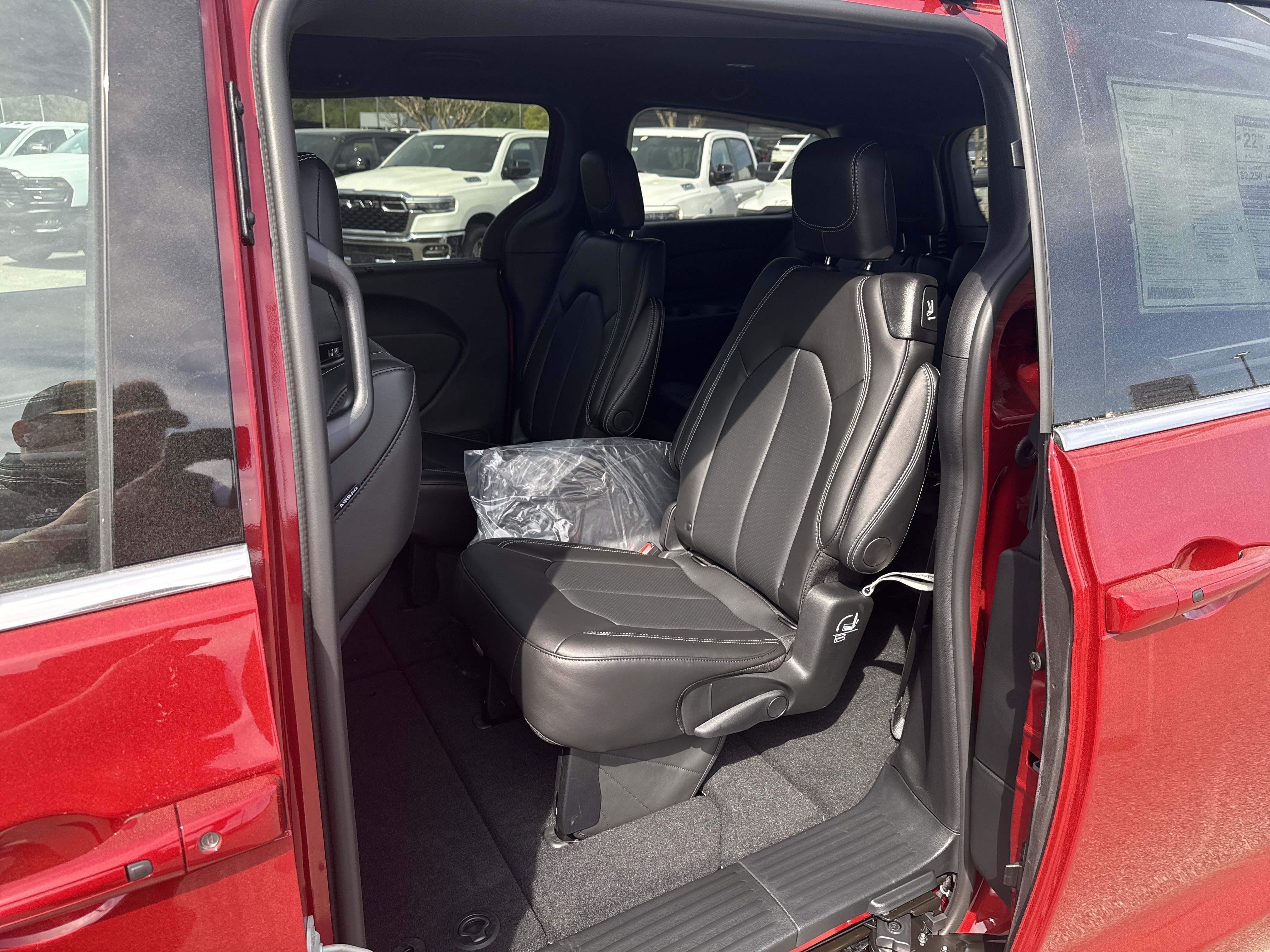 New 2026 Red Hot Pearl-Coat Exterior Paint Chrysler Select image 23